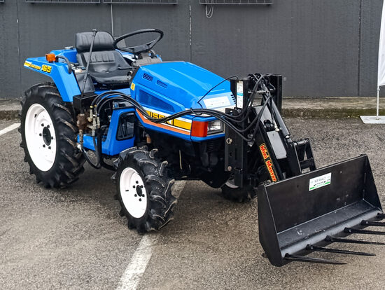 ISEKI TU 165 Trattore Diesel 3 Cilindri 4x4 con Caricatore Frontale, Forche per Fieno, Nuovi Pneumatici, Servosterzo, Garanzia e Consegna in Tutta Italia